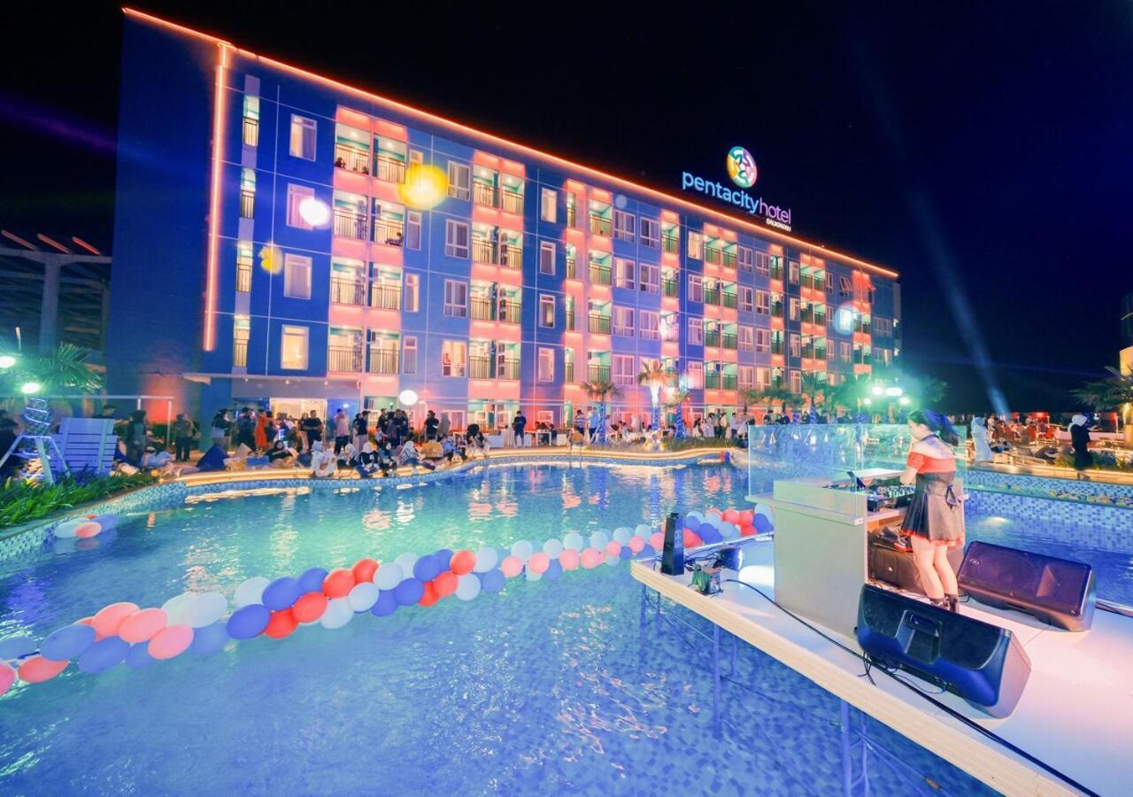 Pentacity Hotel Balikpapan Extérieur photo
