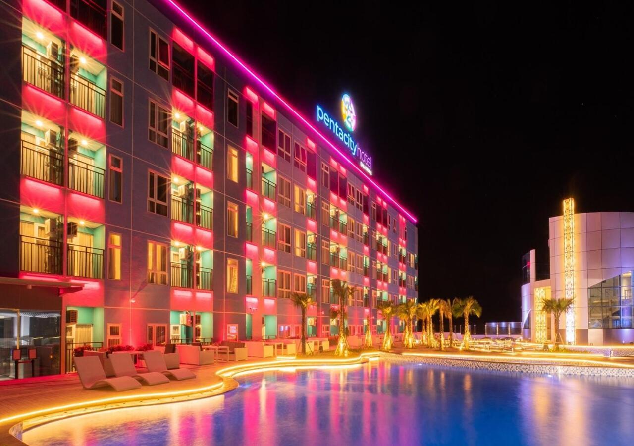 Pentacity Hotel Balikpapan Extérieur photo